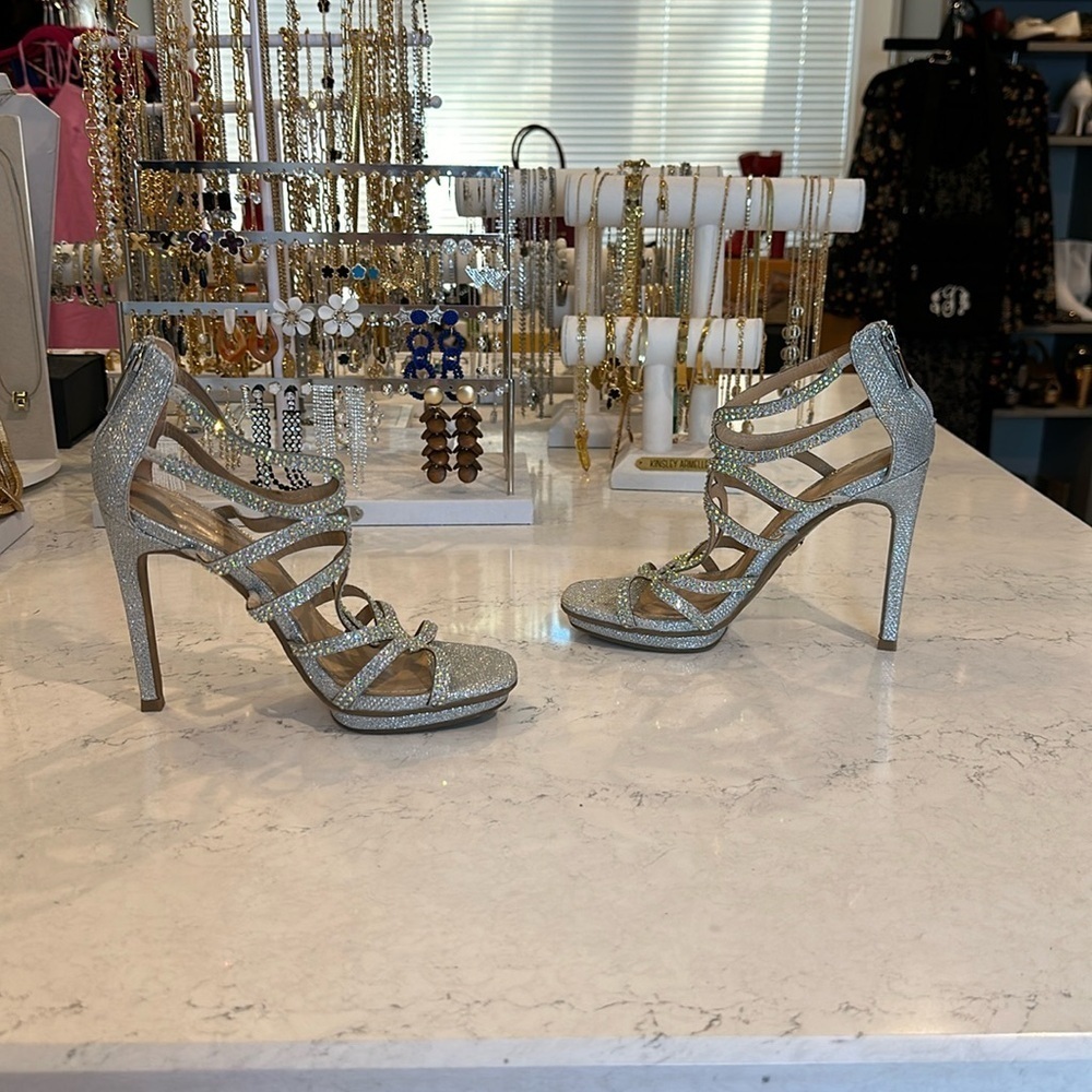 Thalia Sodi silver with iridescent beads open toe straps heels size 6.5